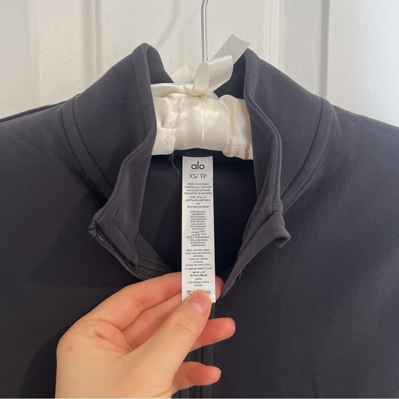 Alo Alosoft 1/2 Zip Rapid Pullover - Picture 4 of 7